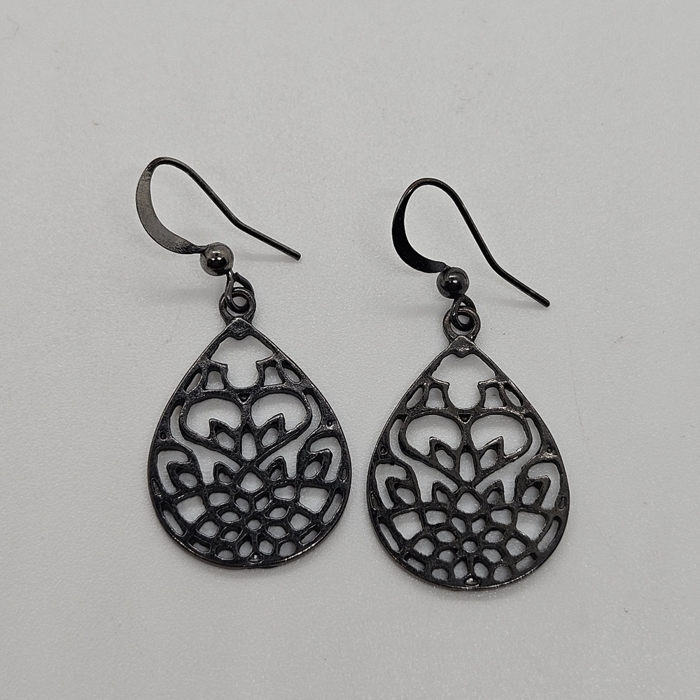 gunmetal teardrop dangle earrings with floral cutout